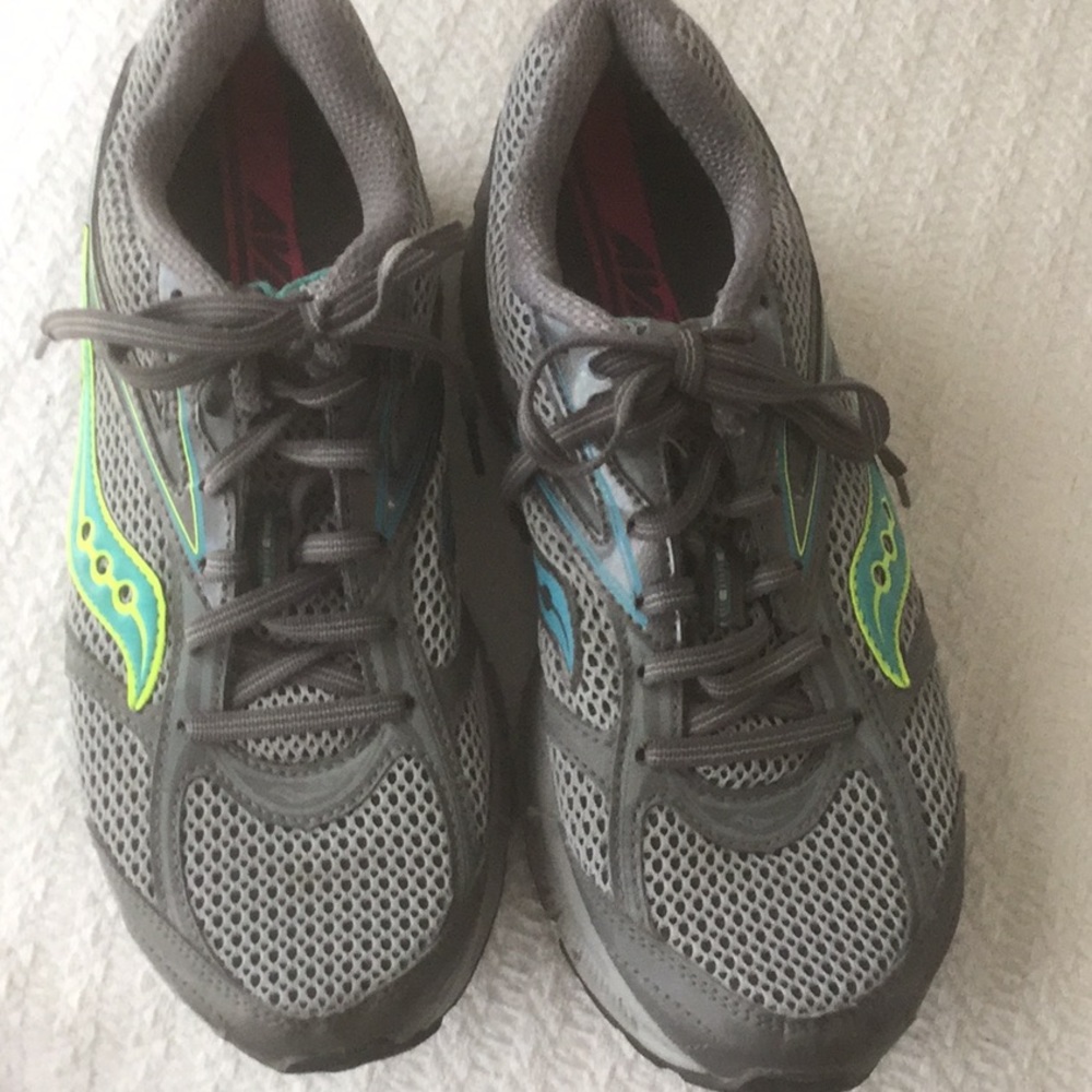Avid Tennis Shoes